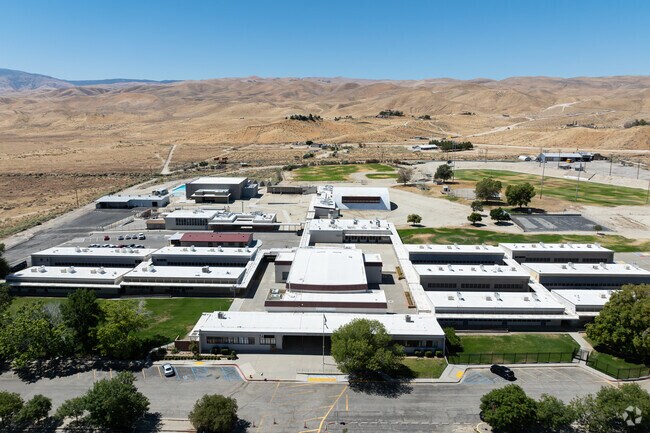 Maricopa Sr High School has dozens of effective and excellent teachers and staff.