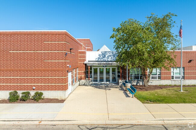 Pioneer Elementary School is an above-average, public school located in Boilingbrook, IL.
