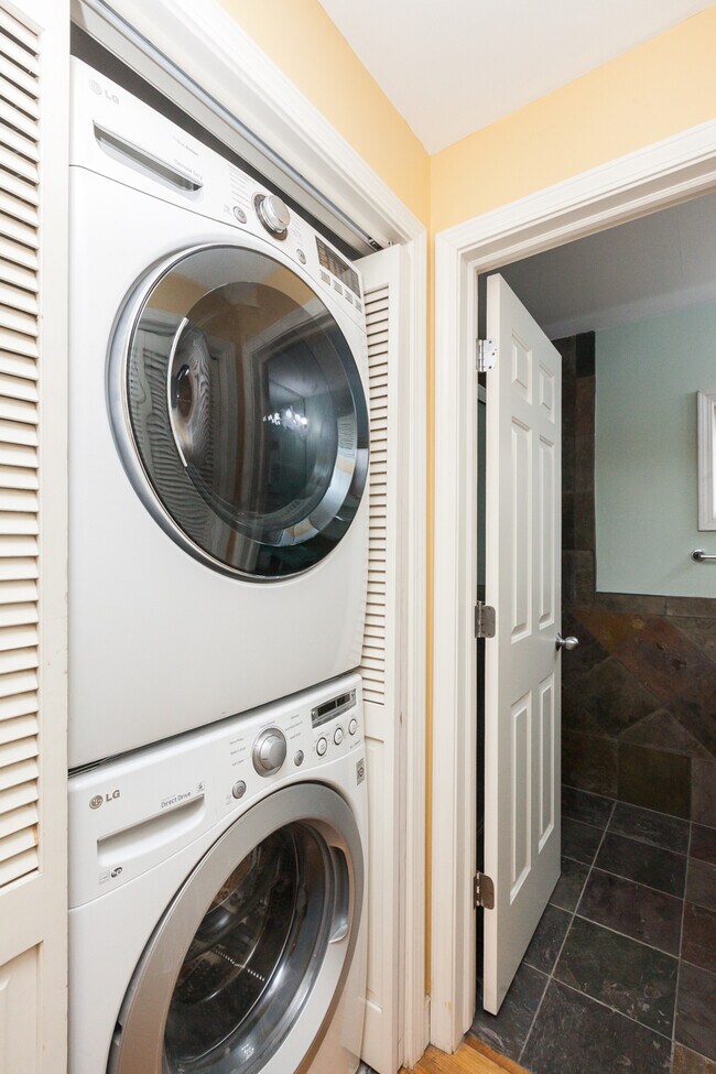 811 W Superior St unit 3, Chicago, IL 60642 - photo 5