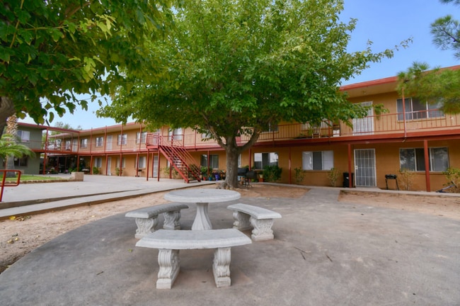 8700 Norton St unit 37-B06, El Paso, TX 79904 - photo 2