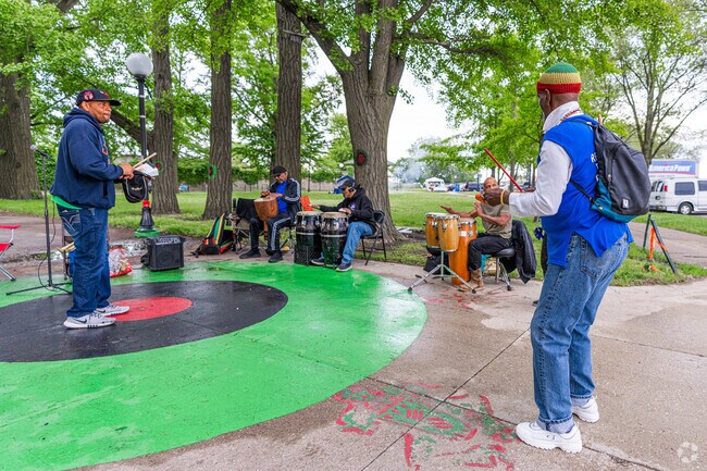 Street performers set the mood with live music in Jackson Park.