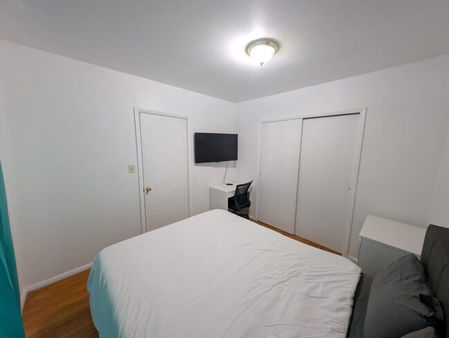 320 E 96th St unit ID1032038P, New York, NY 10128 - photo 3