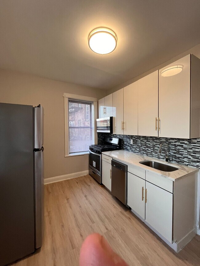 400 52nd St Unit 4A, West New York, NJ 07093