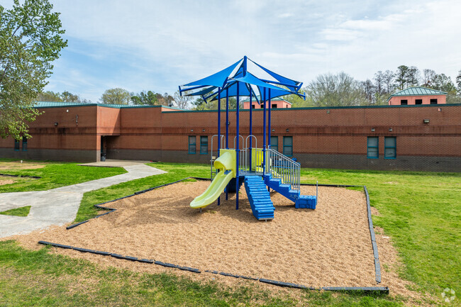 Utica Elementary/ Middle School serves students in grades pk through 8th.