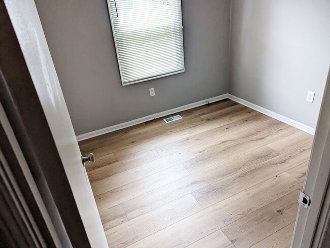 2219 Anvil Ln, Temple Hills, MD 20748 - photo 7