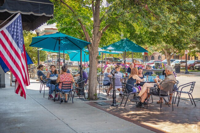 El Camino residents can head downtown to The B Street Café for breakfast on the patio.