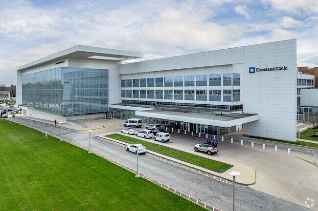 Cleveland Clinic's Hillcrest Hospital is conveniently located in Mayfield Heights.
