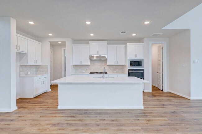 137 Big Pine Creek Ln unit 36486190, Bastrop, TX 78602 - photo 7