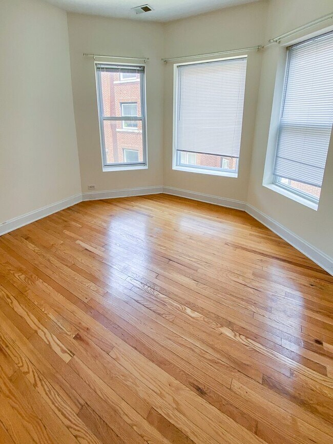 849 W Cornelia Ave, Chicago, IL 60657