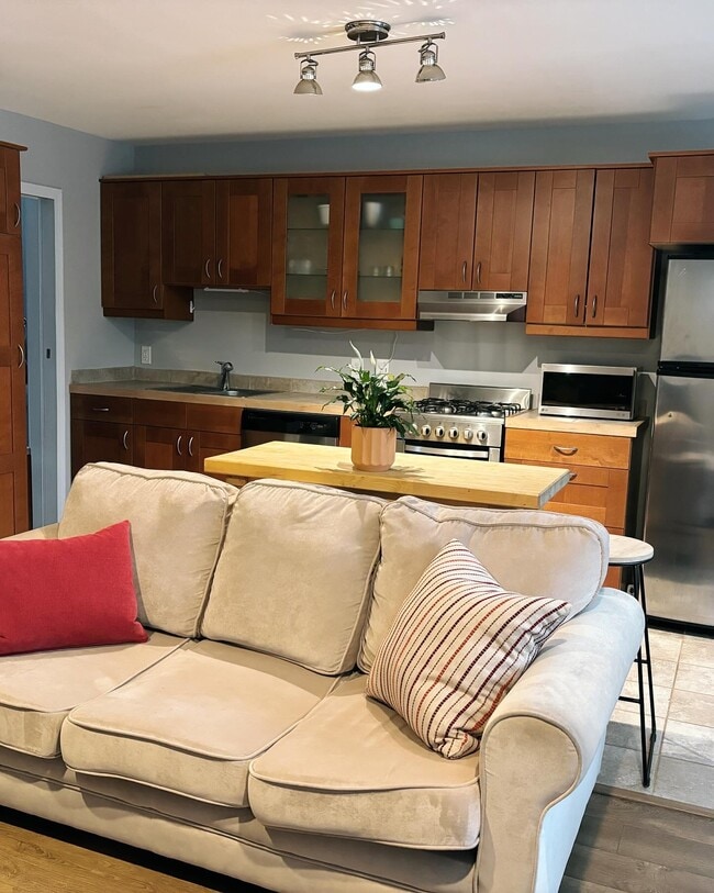 544 Tolend Rd Unit 1, Dover, NH 03820