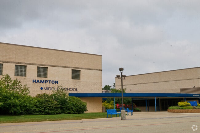 Hampton Middle School serves the neighborhood's children with a public education.