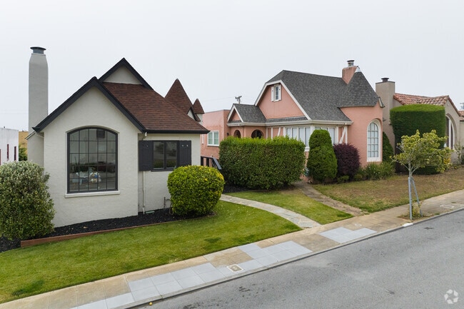 On the flatter portions of Mount Davidson Manor homes might be single-story.