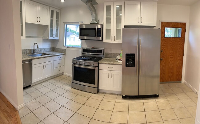 2010 Virginia Ave unit B, Santa Monica, CA 90404 - photo 2