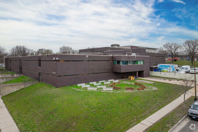 At Daytons Bluff Elementary, 12% of students scored at or above the proficient level in Reading.