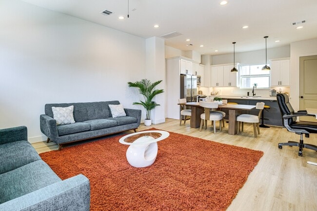 2339 Eagle St unit Compact Private Suit, Houston, TX 77004 - photo 5