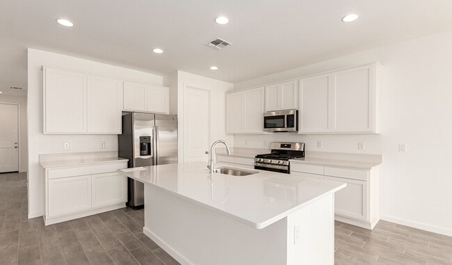 12392 W Parkway Ln, Avondale, AZ 85392 - photo 3