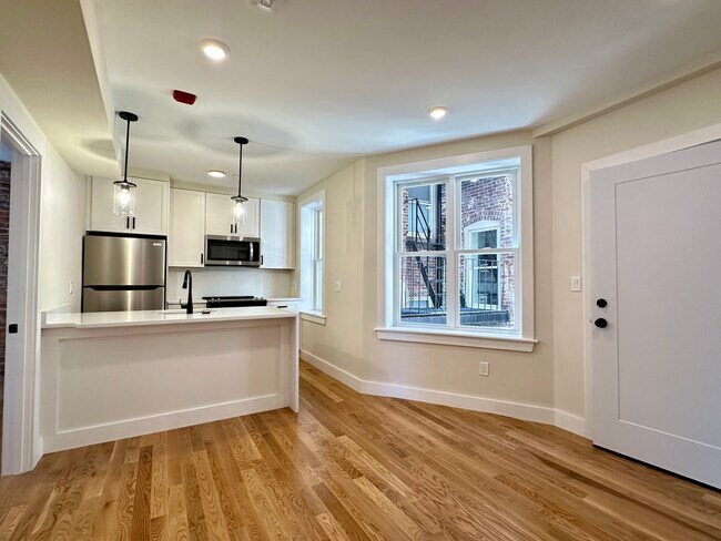76 N Margin St unit 5F, Boston, MA 02113 - photo 2