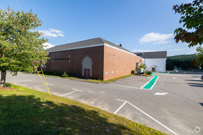 Henniker Community School in Henniker serves grades Pre-K to 8th grade.