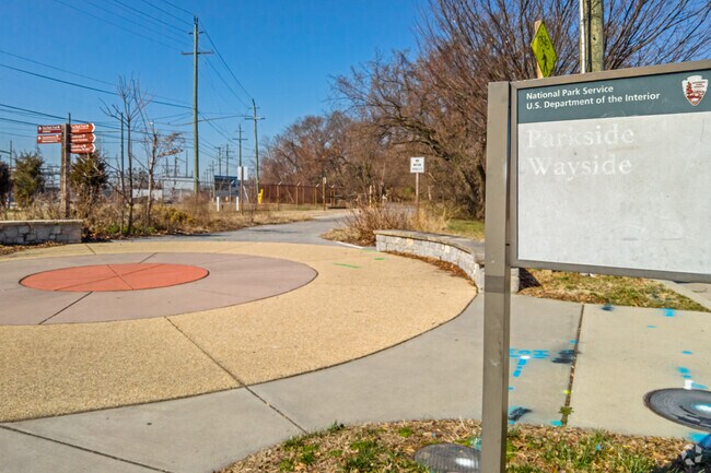 Welcome to the East Bank Trail located within Kenilworth Park in Mayfair.