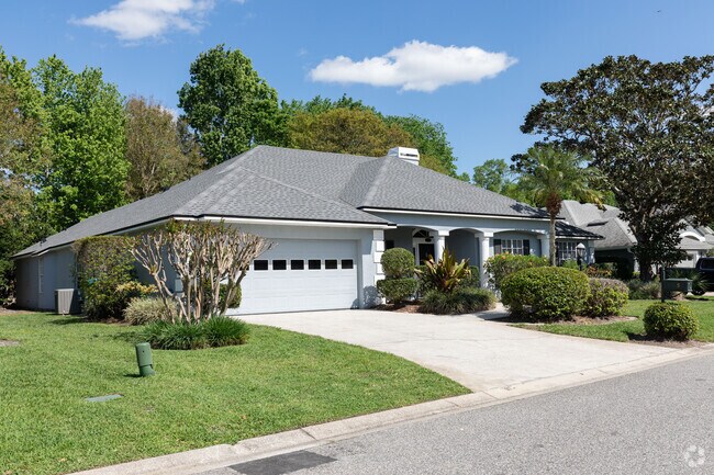 You can find a mix of ranch and craftsman-style homes in Winter Springs.