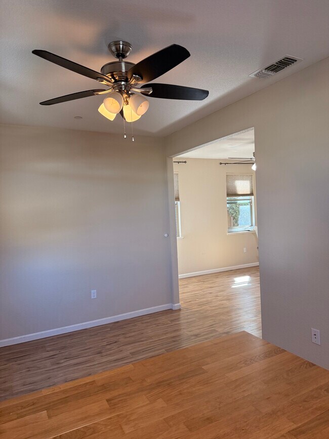 562 Sandy Shores Dr, Lathrop, CA 95330 - photo 7