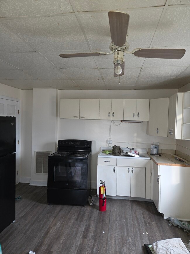 1 S Main St, Stewartstown, PA 17363 - photo 2