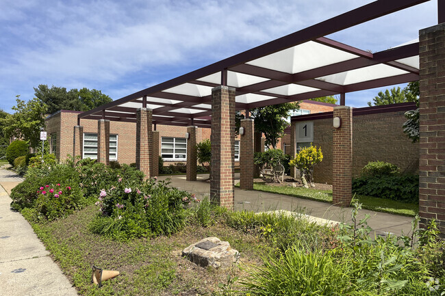 Spring Hill Elementary School offers grades PreK-5 for the kids in the McLean, VA area.