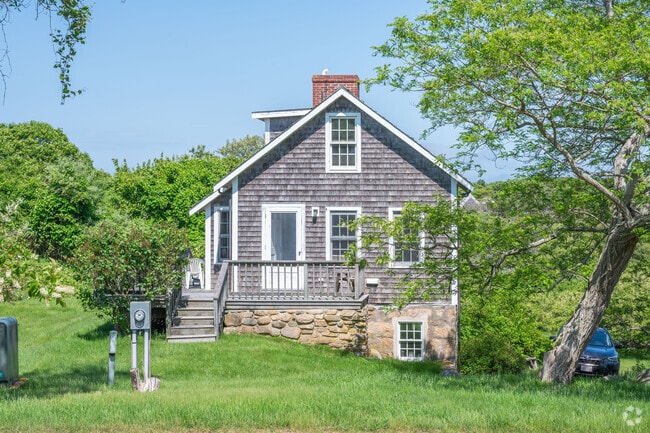 Grey shingle homes with white trim are very popular in Aquinnah