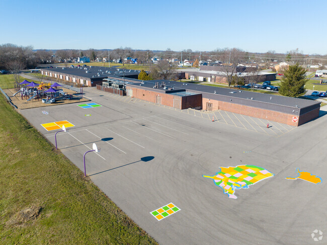 Amanda Elementary School is a public school.