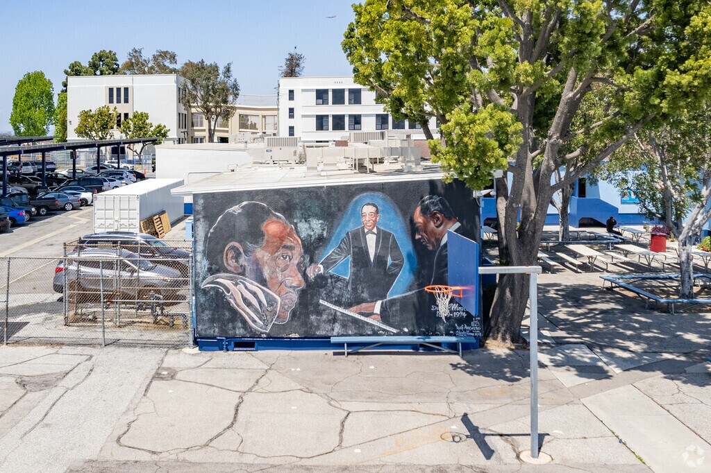 Duke Ellington Mural at Duke Ellington High School in Westmont