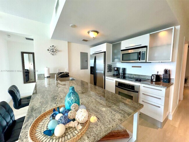 185 SW 7th St unit 2901, Miami, FL 33130 - photo 4