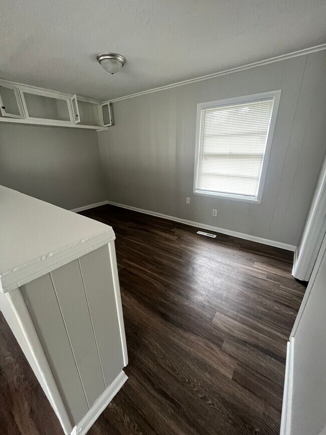 1 E Dunbar Rd, Memphis, TN 38109 - photo 4