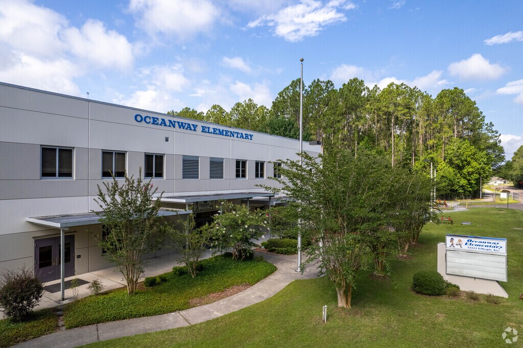 The entrance of Oceanway Elementary School in Jacksonville.