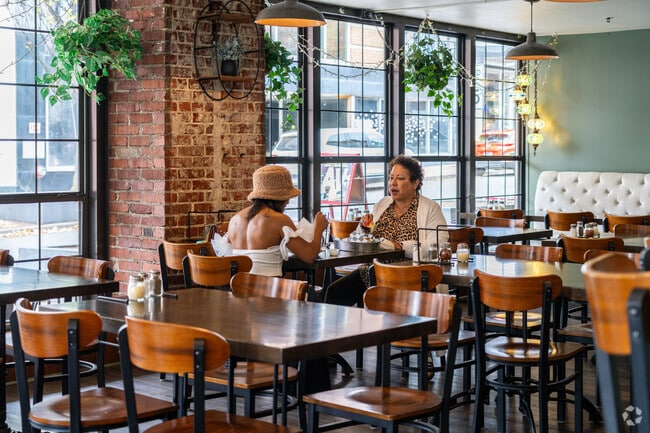 Locals enjoy Main Street Pizza, located a short distance from Keystone.