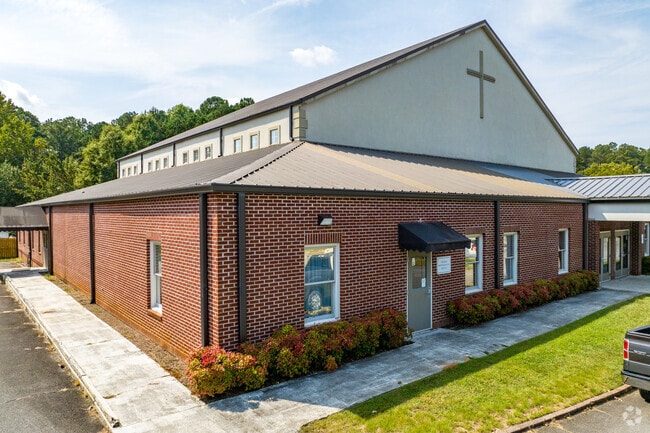 The Link School is located in Acworth.