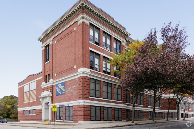 Essex Hopkins Middle School in Providence, RI has a 13-1 student to teacher ratio.