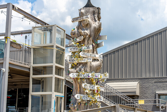 Celebrate Lake Charles's artistic heritage with a visit to this downtown statue.
