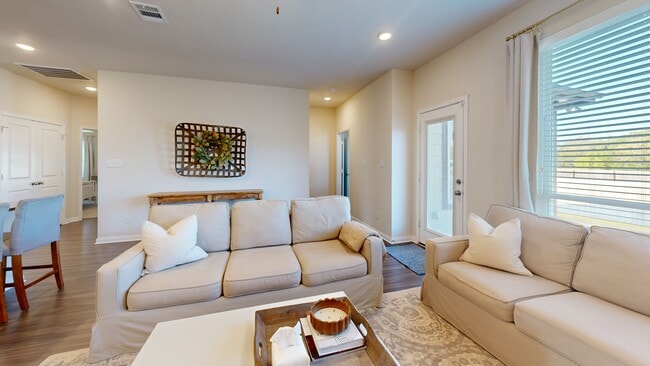 1310 Kingsgate Dr, Bryan, TX 77807 - photo 3