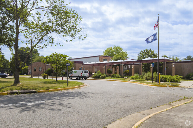 Spring Hill Elementary side view.