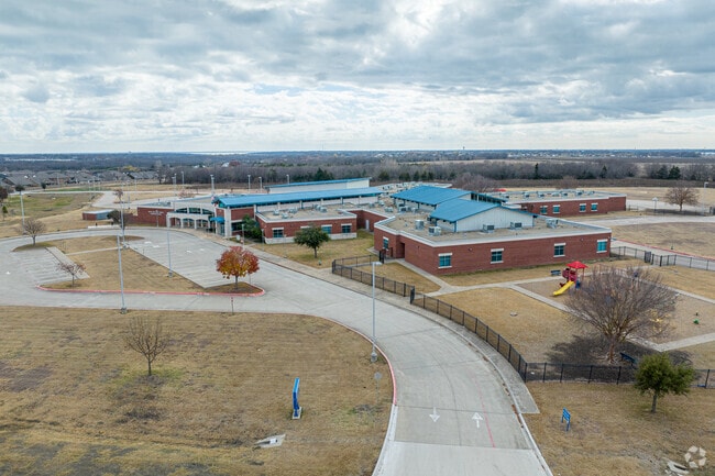 Harper Elementary School has a student-teacher ratio of 15:1.