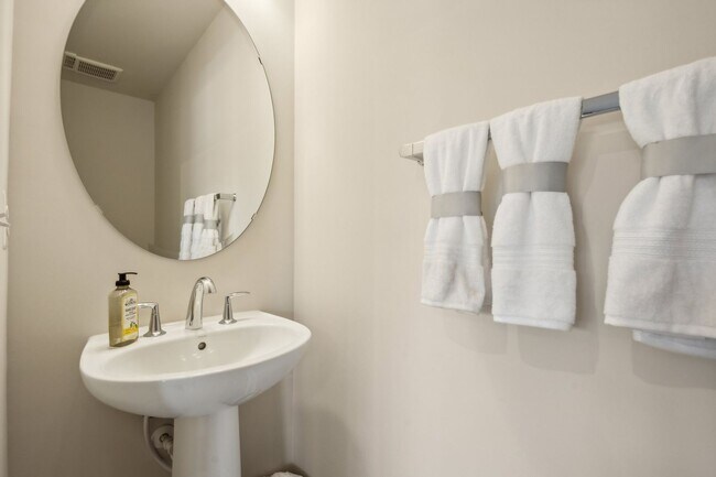 2124 Acadia Rd, Herndon, VA 20170 - photo 4