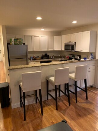 325 Saint Paul St Unit 3, Brookline, MA 02446