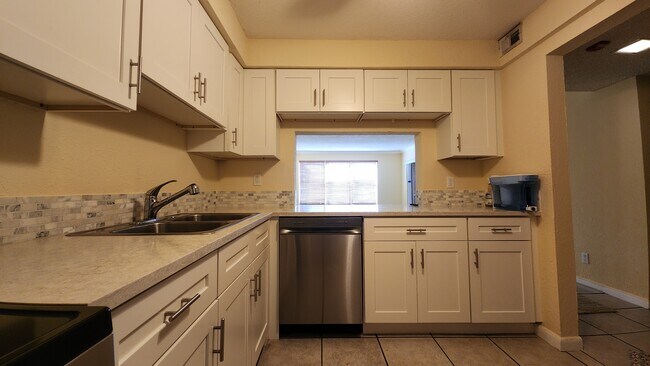 Cypress Bend unit 318, Pompano Beach, FL 33069 - photo 6