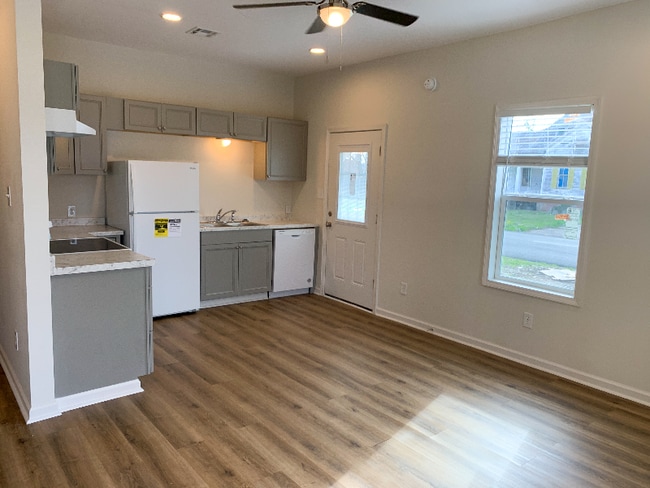 225 W 3rd St, Crowley, LA 70526 - photo 2