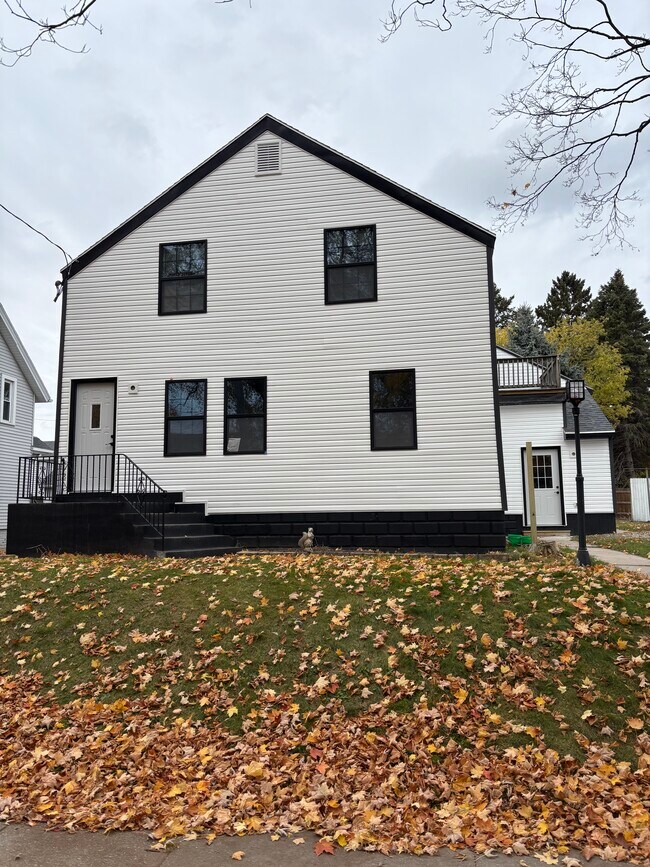 1216 Hamilton St unit 1216 Hamilton Street, Manitowoc, WI 54220 - photo 3