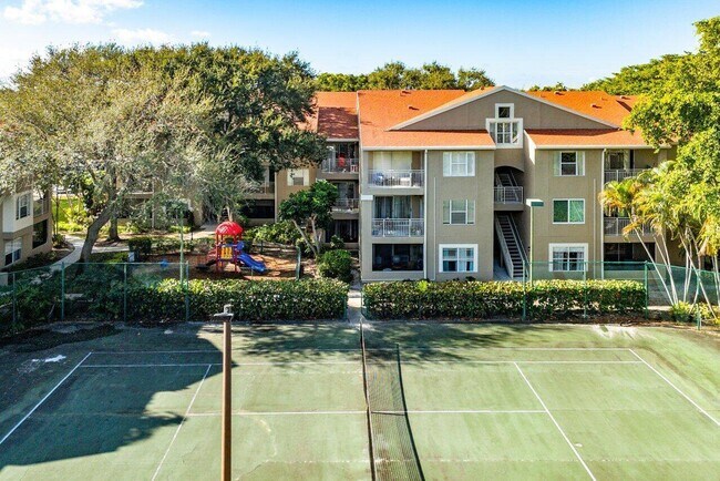 1750 Palm Trail unit Verano, Delray Beach, FL 33483 - photo 2