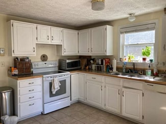 11 Ivanhoe Dr, Topsham, ME 04086