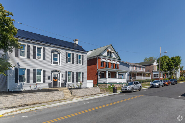 Colonial Revival homes can be seen lining up near Hollidaysburg.