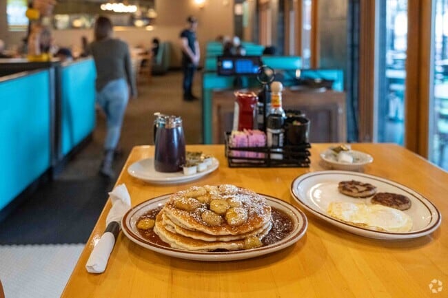 Grady’s Snack N Dine in Homewood has a nice patio and a delicious breakfast & lunch menu.