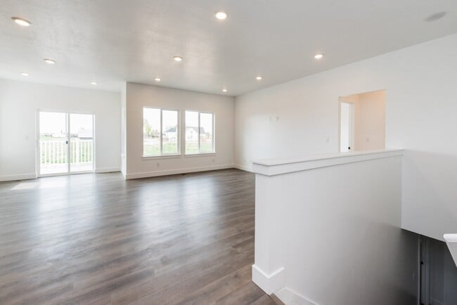 612 E 2450 N unit 37884087, North Logan, UT 84341 - photo 6